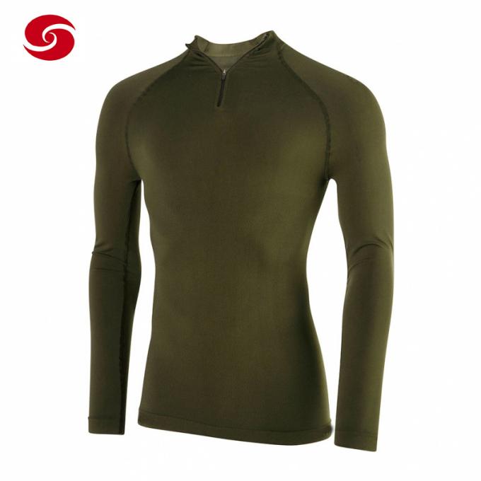 O algodão do verde do exército camufla a camisa de T para o soldado